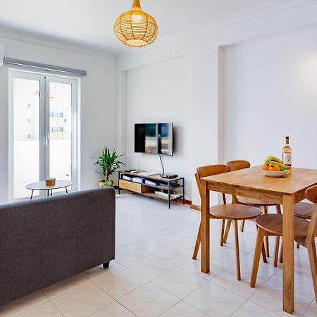 Bright 1Bdr Apartment W/Balcony By Lovelystay วีลาเรอัลเดซานโตอันโตนิโอ ภายนอก รูปภาพ