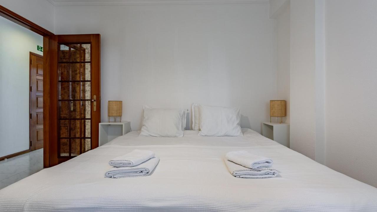 Bright 1Bdr Apartment W/Balcony By Lovelystay วีลาเรอัลเดซานโตอันโตนิโอ ภายนอก รูปภาพ